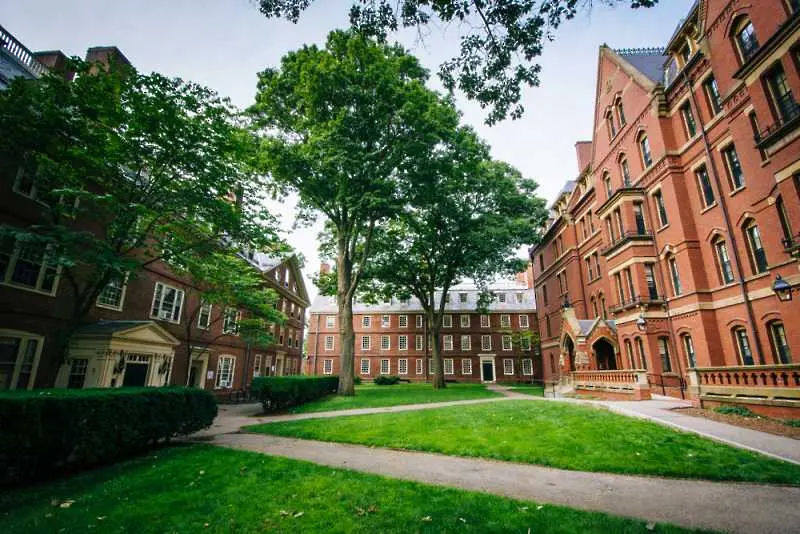 Харвард отказа прием на тийнейджър заради расистки коментари