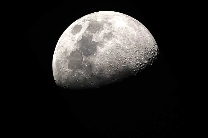 50 години по-късно - Луната все още е страхотна за бизнес