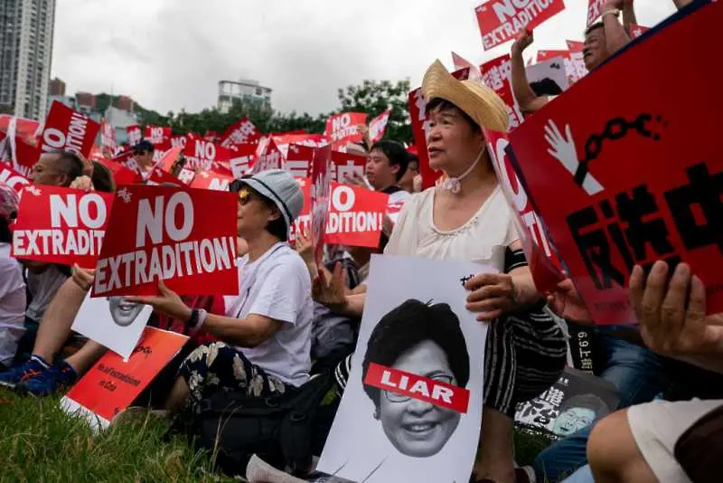 Протестите в Хонконг вещаят мрачно бъдеще за финансовия център 