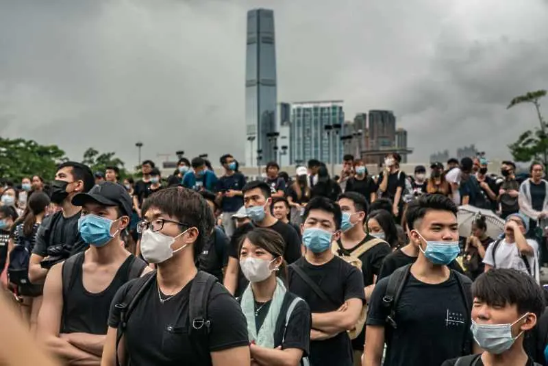 Протестиращи в Хонконг се опитаха да щурмуват парламента