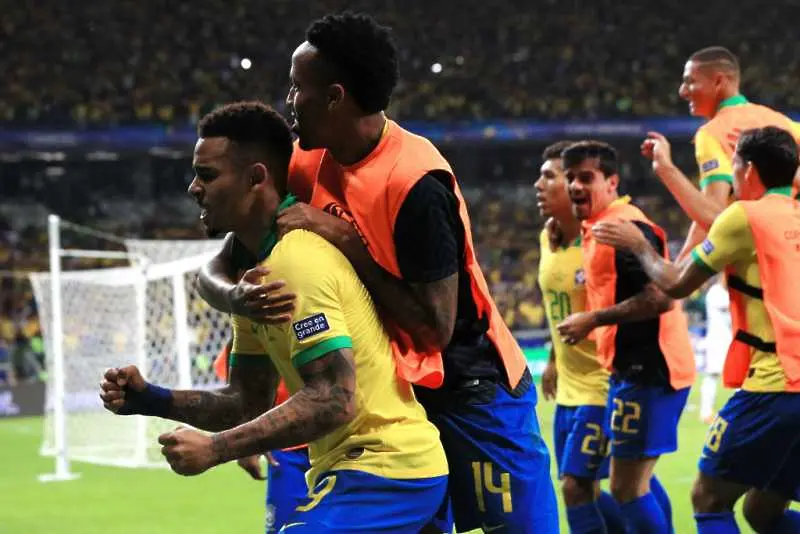 Бразилия се справи с Аржентина и си осигури място на финала на Копа Америка