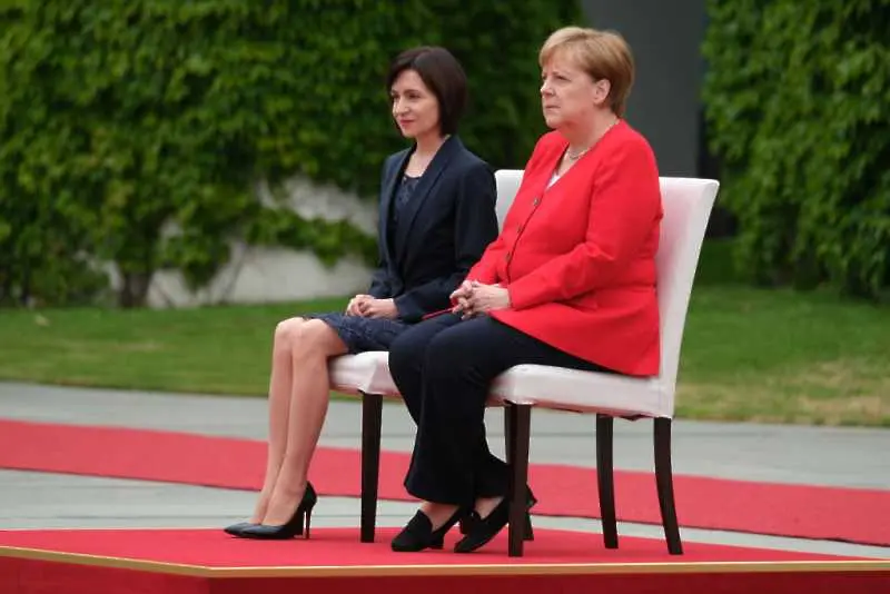 Меркел пак посреща високи гости на стол   