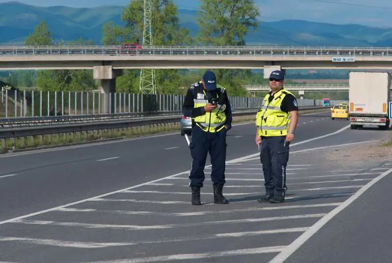 Спешни мерки срещу трафика: Спират камионите на всеки 30 минути край София