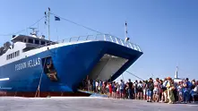Фериботите в Гърция остават на сушата заради стачка