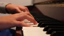 12-годишно българче спечели злато и Гран при от Международен конкурс по пиано