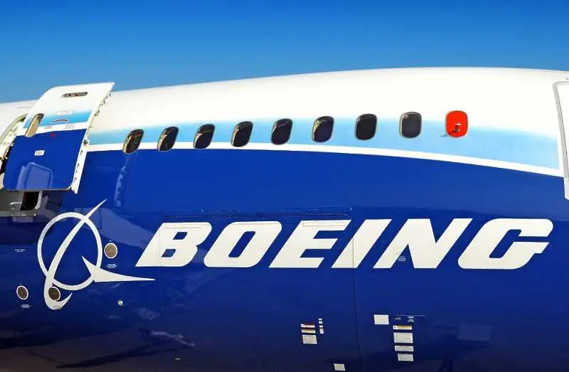 Спреният 737 MAX потопи продажбите на Boeing