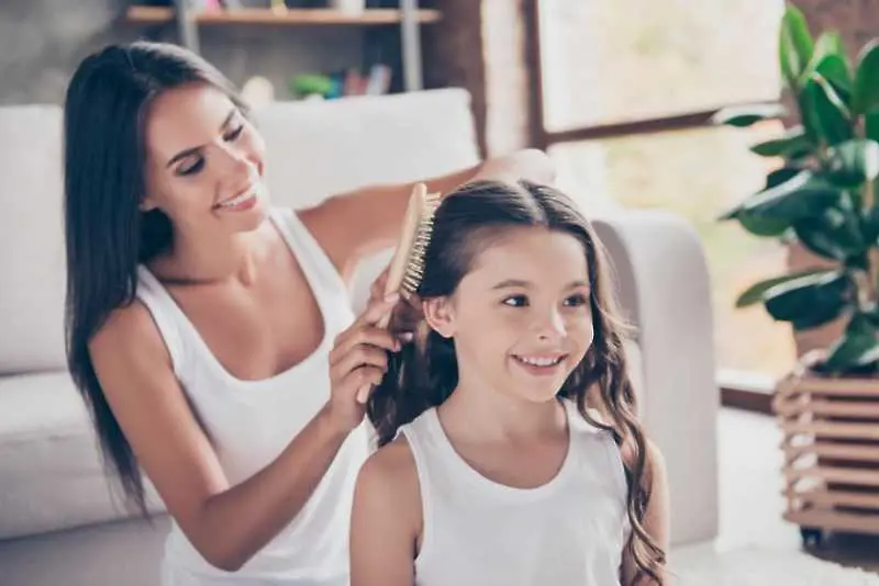 Внимавайте с ресането на момичетата – могат да получат Hair-Grooming Syncope