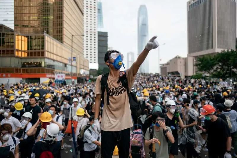 Китайската армия демонстрира мускули в Хонконг 