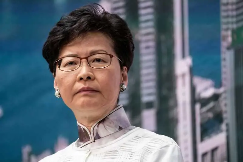 Лидерът на Хонконг предупреждава за икономическо цунами ако не спрат протестите