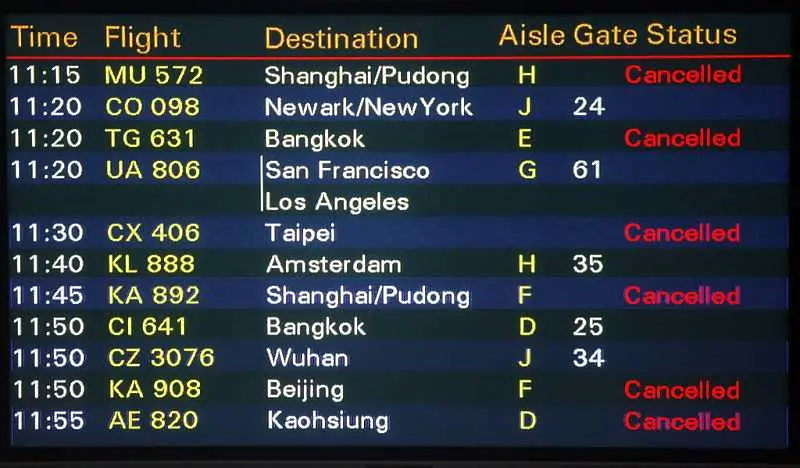 Над 200 полета отменени на летището в Хонконг заради антиправителствената стачка