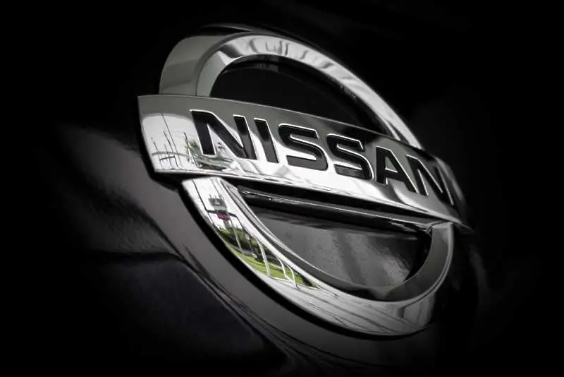 Печалбата на Nissan се срина с близо 100%. Компанията съкращава 12 500 служители