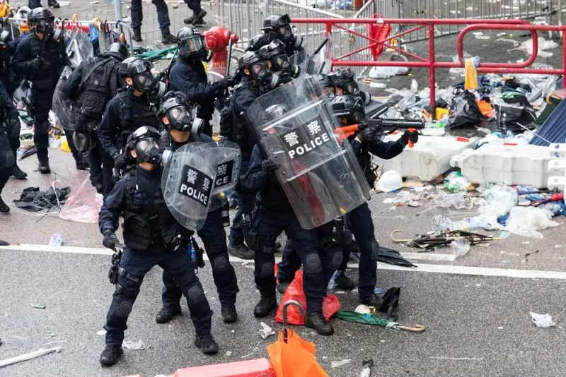 Използваха сълзотворен газ и гумени куршуми срещу демонстрантите в Хонконг