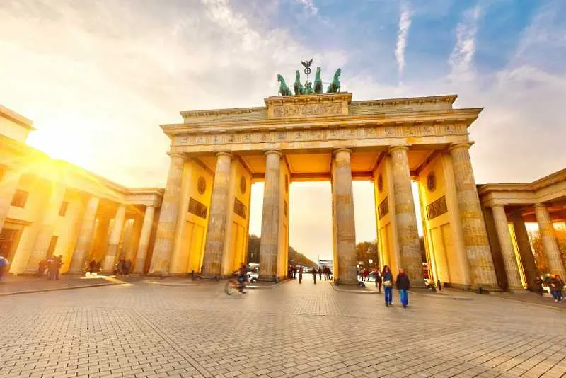 Полезното с приятното - Берлин предлага безплатна разходка срещу почистване на паркове