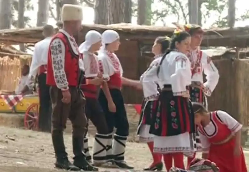 Традиции и фолклор прескачат границите на времето на фестивала в Жеравна