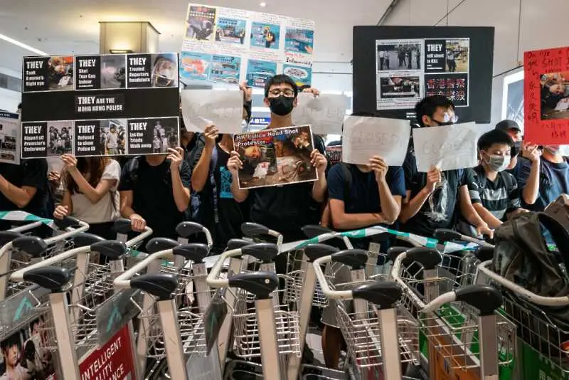 Протести отново блокираха международното летище в Хонконг