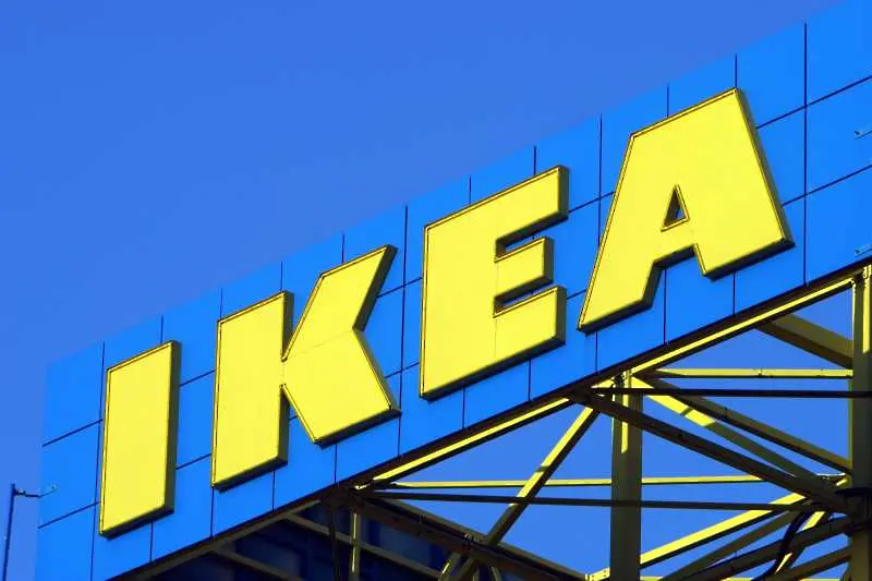 Какво прави IKEA с шведската кралица?