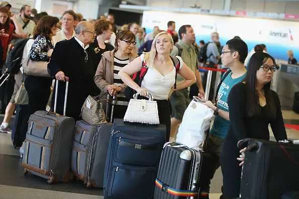 Срив в системата на американските митници блокира хиляди по летищата