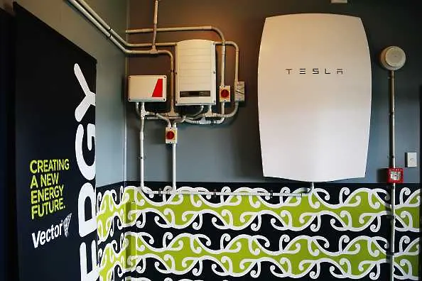 Tesla сменя подхода в бизнеса със соларни системи