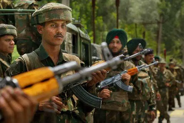 Индия отпусна леко хватката над Кашмир