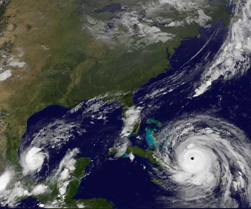  Ураганът Дориан отслабна до втора степен, броят на жертвите на Бахамите расте