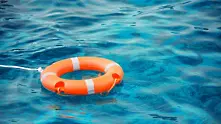 Млад мъж спаси две деца от удавяне на вълнолома в Аспарухово