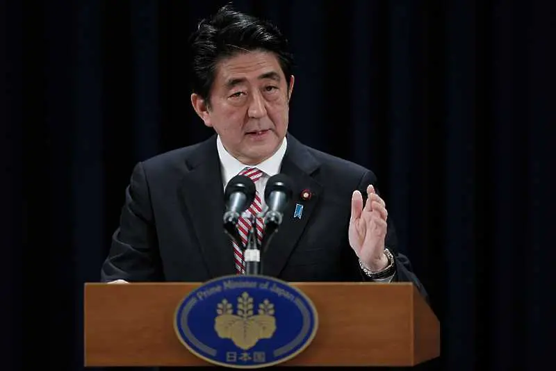Масови оставки в японското правителство. Абе назначава 13 нови министри 
