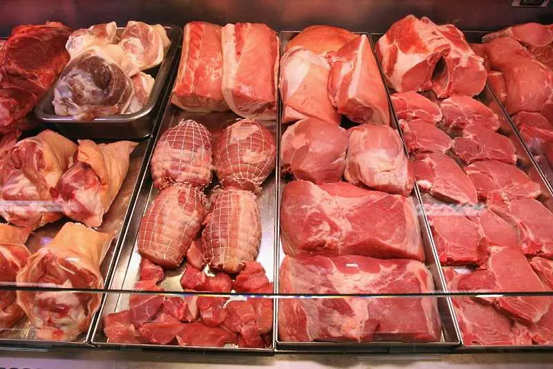 Китай вади 10 000 тона замразено свинско месо от стратегическите си резерви заради чумата 