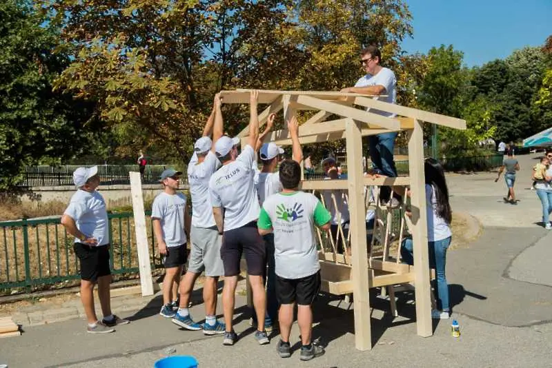 Над 900 доброволци обновиха столичния зоопарк