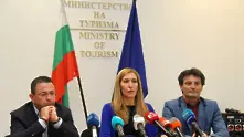 Ангелкова няма информация дали се очакват и други фалити на туроператори