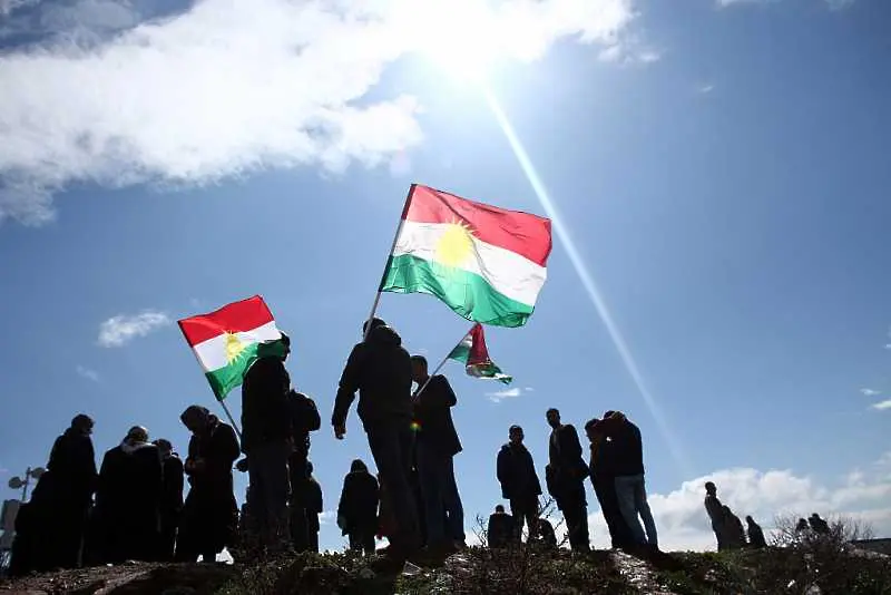 Сирийските кюрди се обърнаха към режима в Дамаск. Пожертваха ли мечтата за автономия?