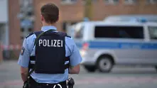 Двама души са убити при стрелба край синагога в Германия
