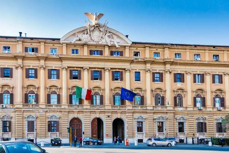 Италия намалява броя на депутатите с една трета, пести пари
