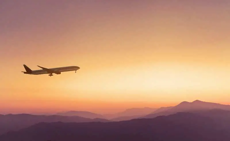 Самолетът, който измина най-дългия полет в света, кацна след близо 20 часа във въздуха