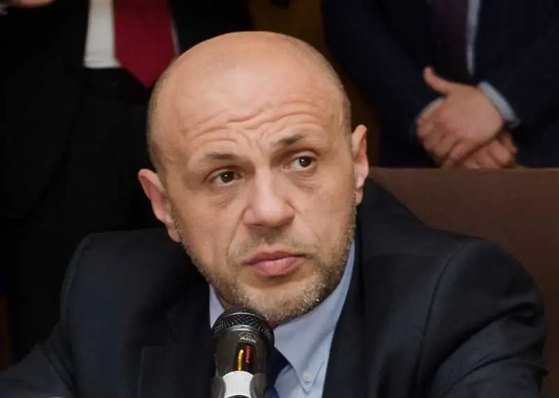  Томислав Дончев: Чиновник от военното министерство е сред организаторите на истерията с „отнемането на деца“