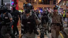 Полицай простреля антиправителствен демонстрант в Хонконг