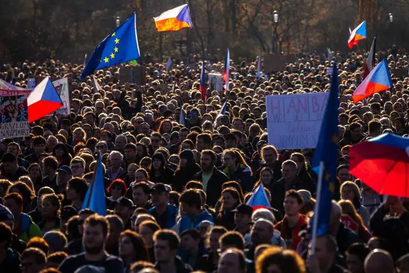 Над 250 000 души излязоха на протест в Прага срещу премиера Андрей Бабиш