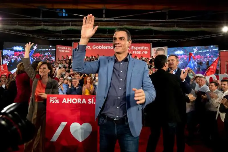 Испанските социалисти договориха прогресивно правителство с радикалната левица Подемос