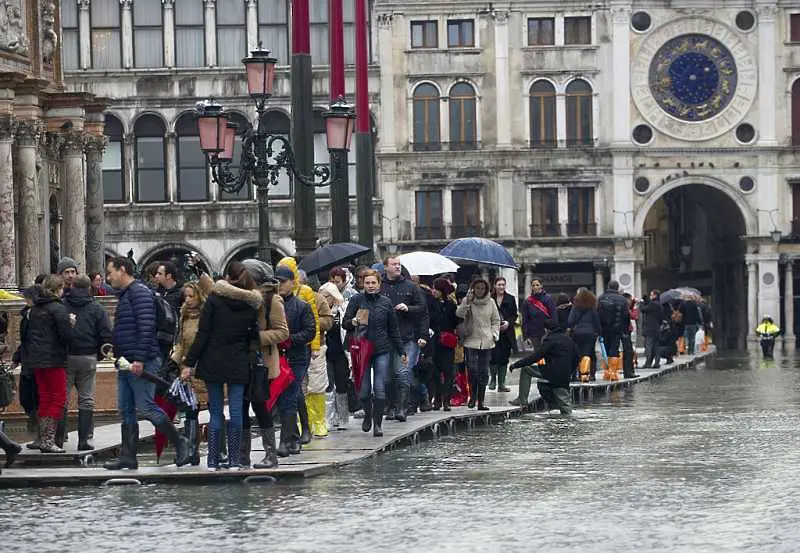 Извънредно бедствено положение в Италия заради наводнения във Венеция