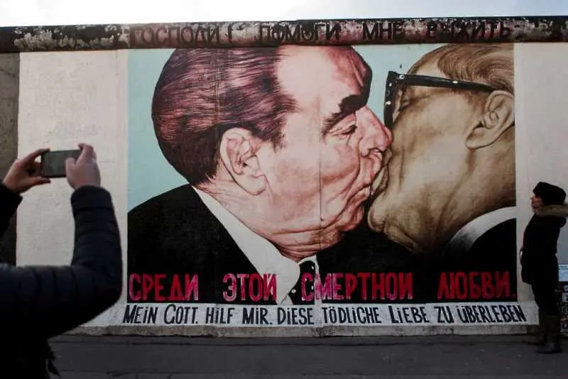 Отбелязваме 30 години от падането на Берлинската стена