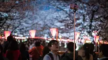  Забраняват селфи пръчките на парада по случай възкачването на престола на японския император Нарухито