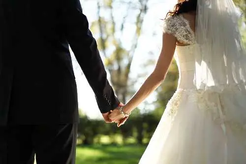 Пловдив въвежда електронно обслужване на младоженци