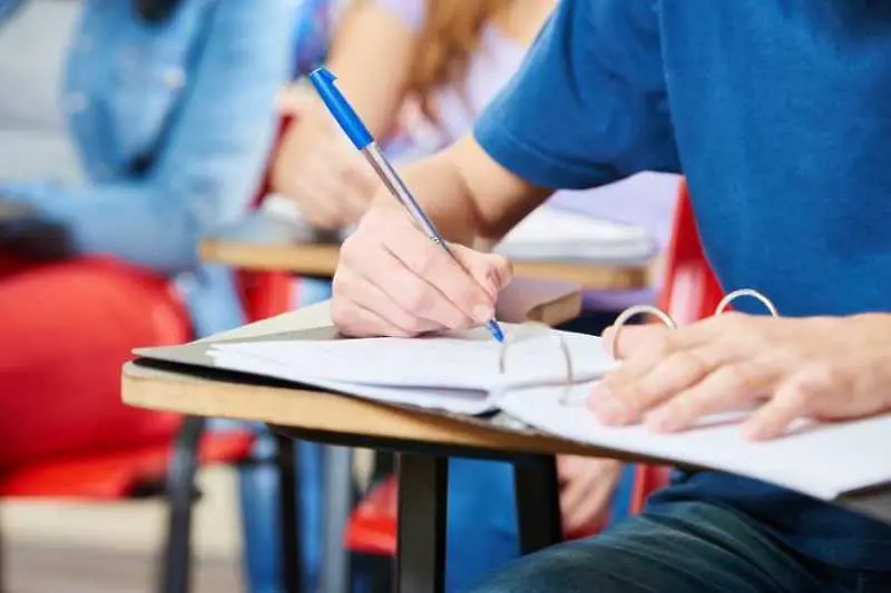 След ниския резултат от PISA: Нови изпитни формати за учениците от догодина