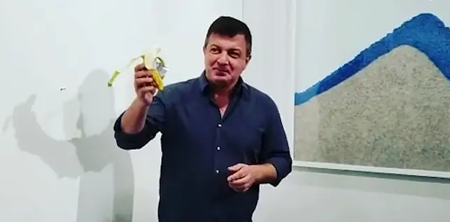Мъж изяде банан от арт инсталация за 120 хил. долара