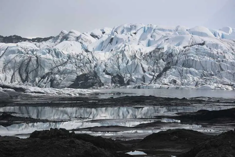 Ледниците в Нова Зеландия почервеняха