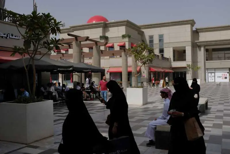 Саудитска Арабия отменя вход само за мъже в ресторантите