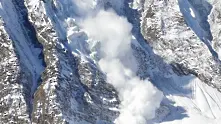 Скиори в Алпите бяха затрупани от лавина