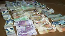 Митничари хванаха контрабандна валута за близо 90 000 лева