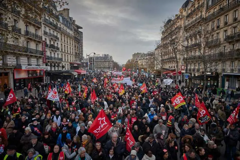 Стачката срещу пенсионната реформа във Франция счупи рекорд по продължителност