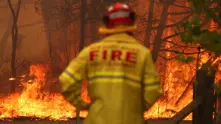 Двама загинали и петима в неизвестност заради пожарите в Австралия