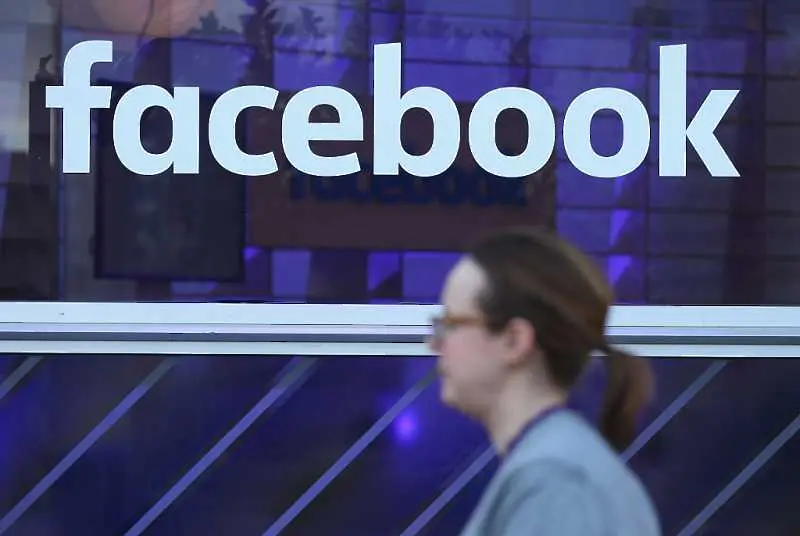  Facebook забранява силно манипулираните видеа